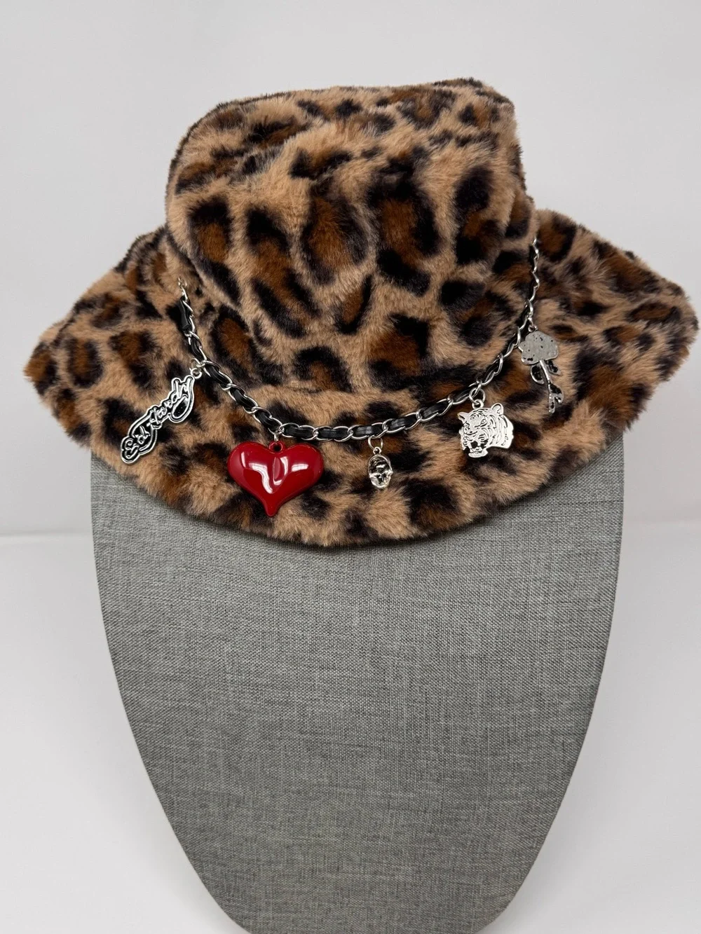 NWOT Ed Hardy Bucket‎ Hat Faux Fur Leopard Print Charm Bracelet